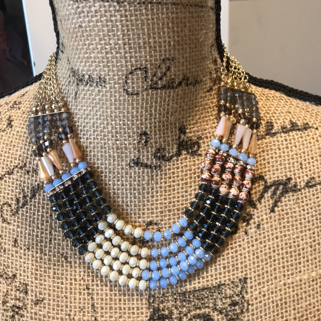 Periwinkle By Barlow Necklace New With Tag 19$
